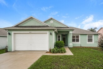 Building Photo - 6033 Live Oak Dr