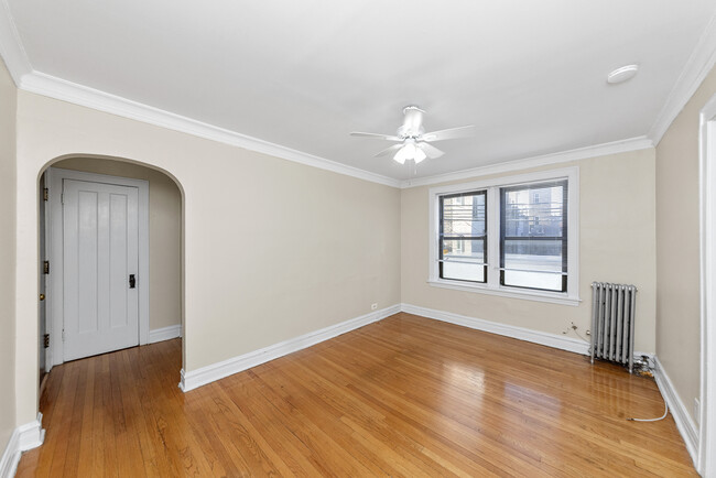 Building Photo - 1721 W North Shore Ave