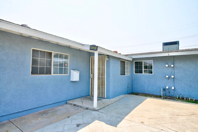 Building Photo - 16320 Rochlen St