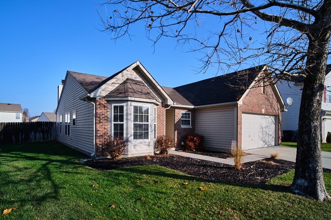 Building Photo - Quaint 3BDRM, 2BA Home with Privacy Fence!...