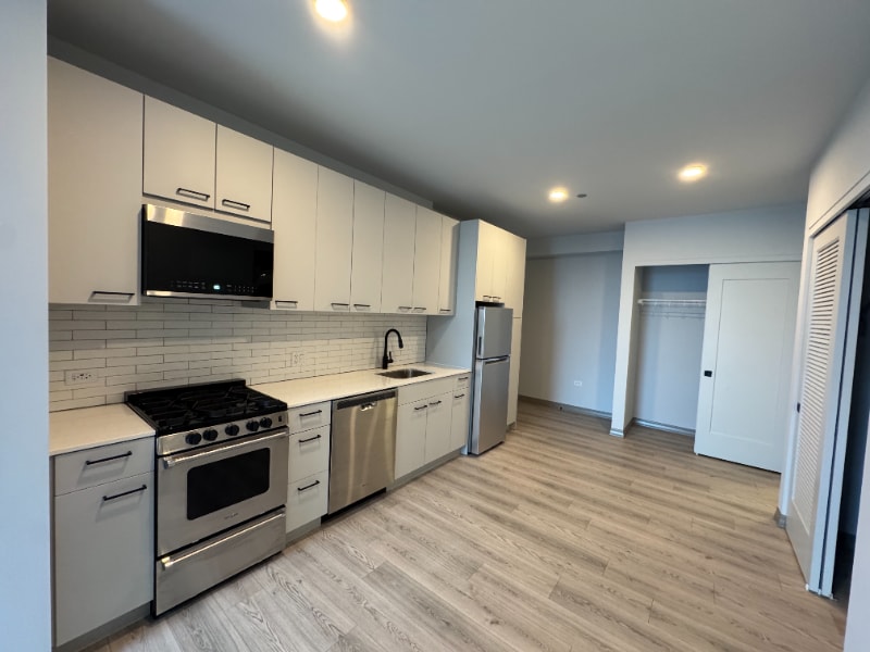 Primary Photo - 2131 N Elston Ave