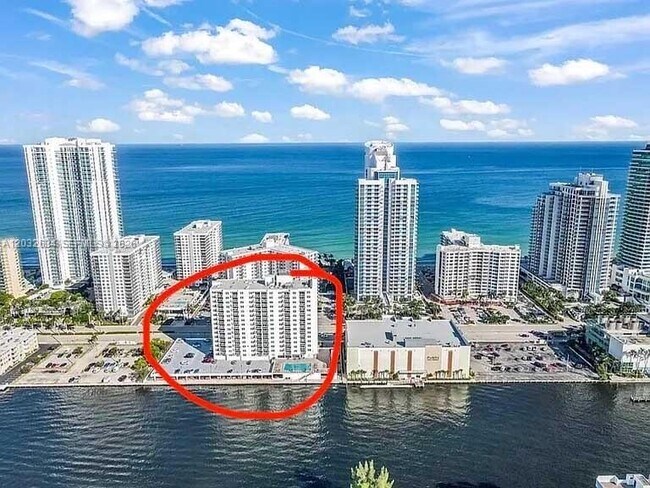 Foto del edificio - 3000 S Ocean Dr