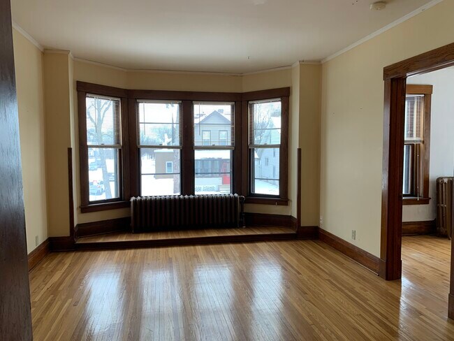 Building Photo - 594 Griggs St N