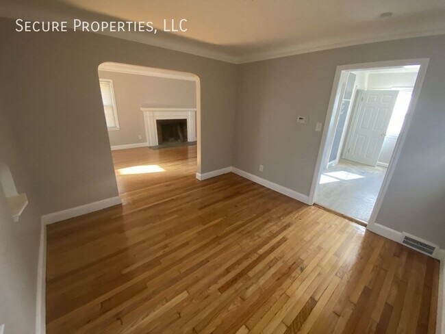 Foto del edificio - $1,400 3 Bed | 2 Bath - Newly revovated in...