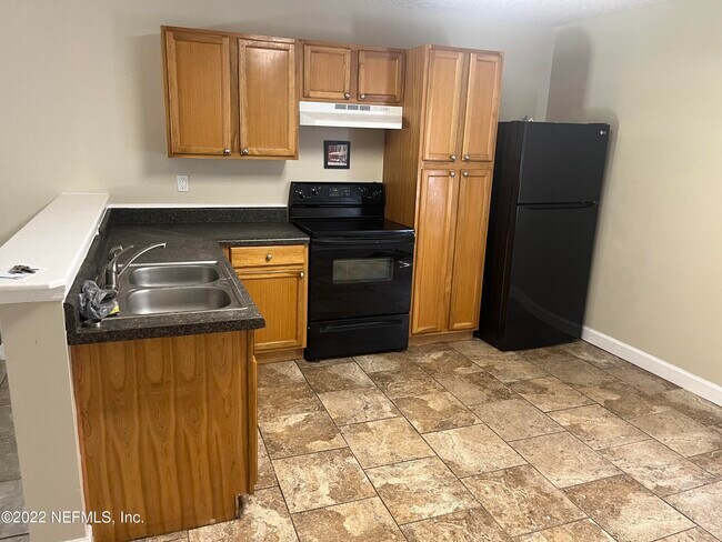 Foto del edificio - 12110 Calais St