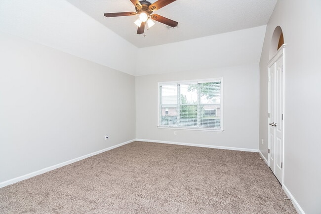 Foto del edificio - 6391 Braybourne Main