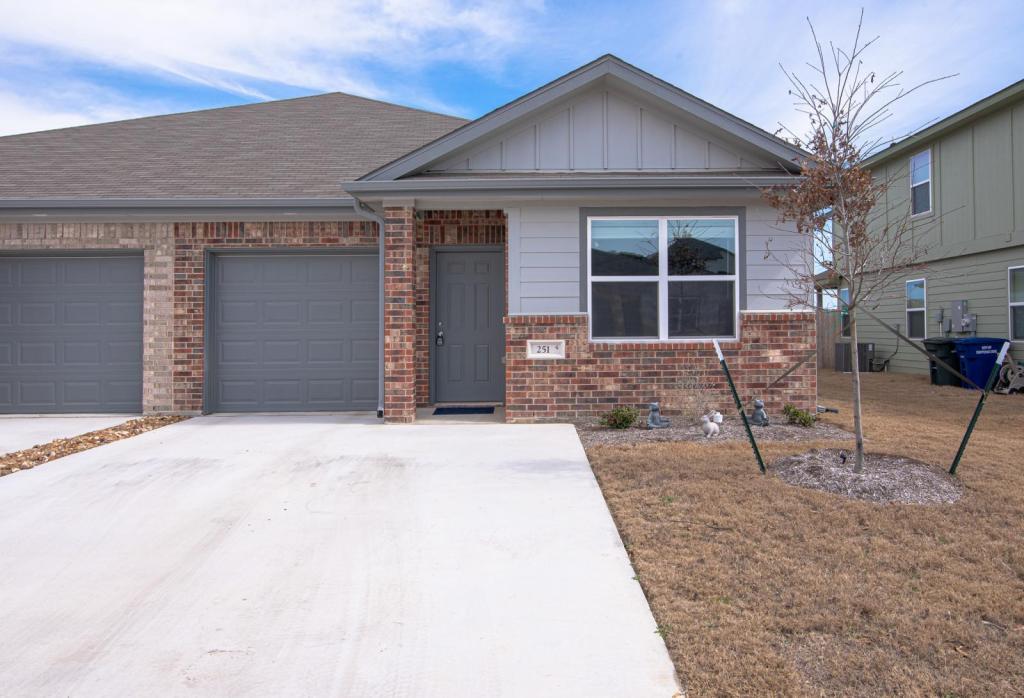 Primary Photo - 251 Green Valley Dr