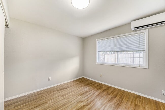 Foto del edificio - 644 164th Pl NE