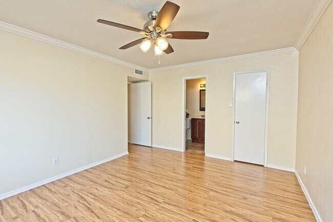 Building Photo - 6525 Chinaberry Trail