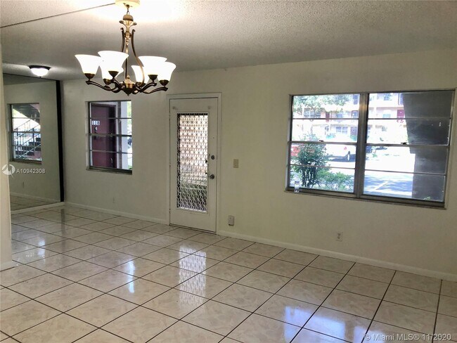 Building Photo - 801 SW 133rd Terrace