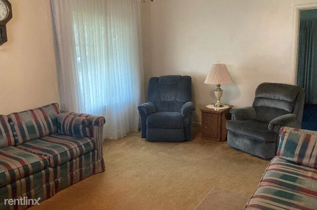 Building Photo - 3 br, 1 bath House - 690 W 500 North