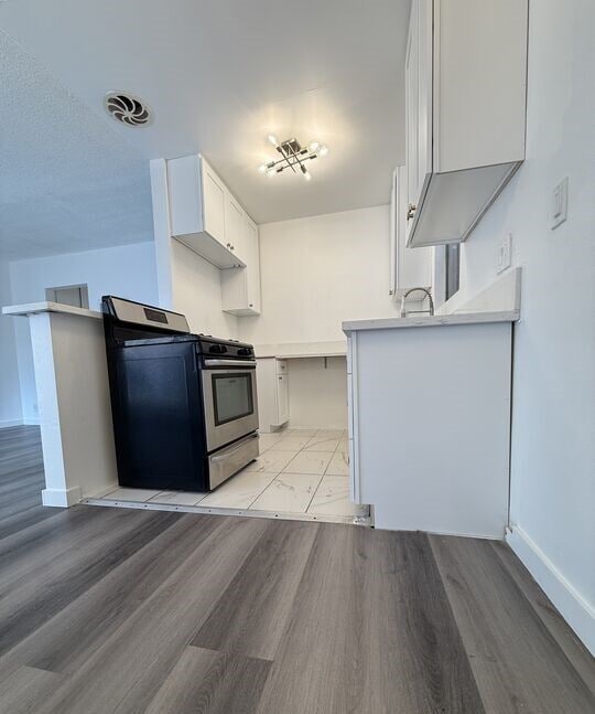 Building Photo - 957 N St Andrews Pl