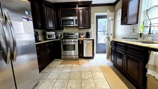 Foto del edificio - 396 W Fourth St