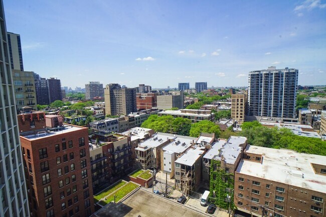 Foto del edificio - 2626 N Lakeview Ave