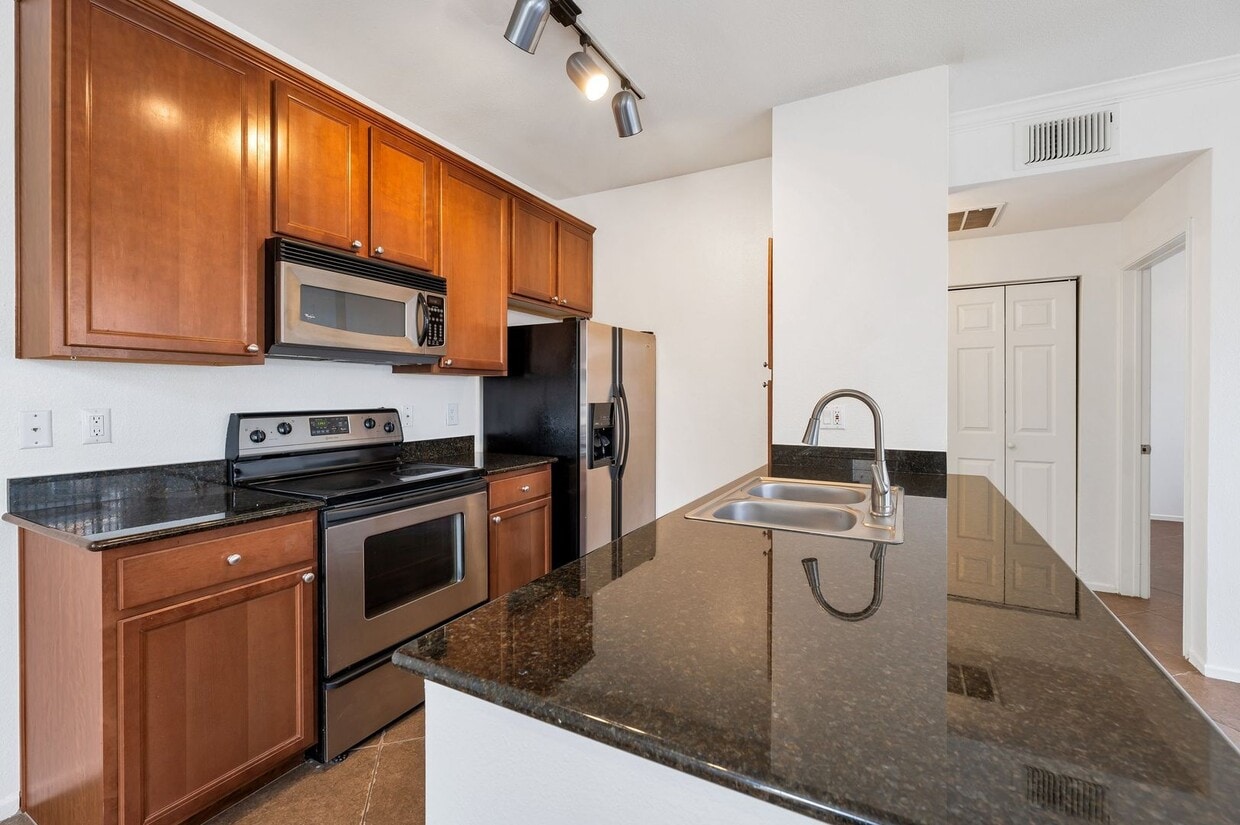 Upgraded first-floor condo in the sought-after Plaza Residences in Scottsdale! - Upgraded first-floor condo in the sought-after Plaza Residences in Scottsdale!