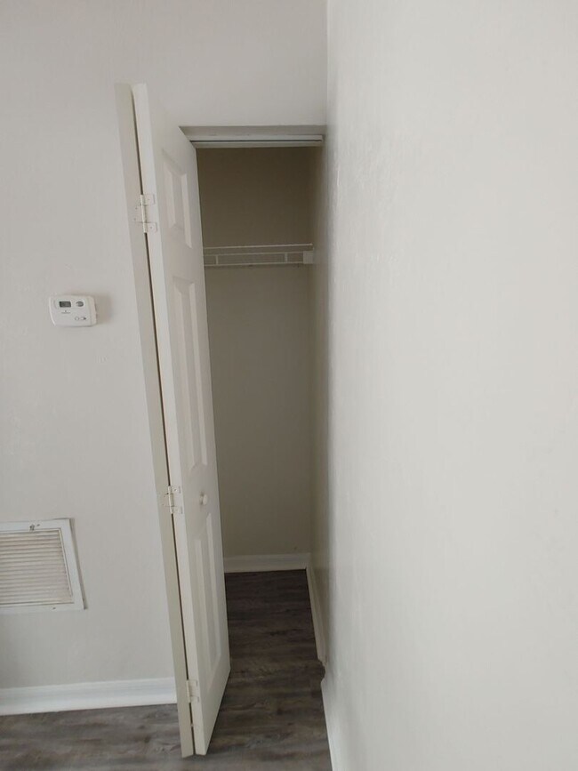 Foto del edificio - * PRICE DROP * 2/2 House with Garage in Pa...
