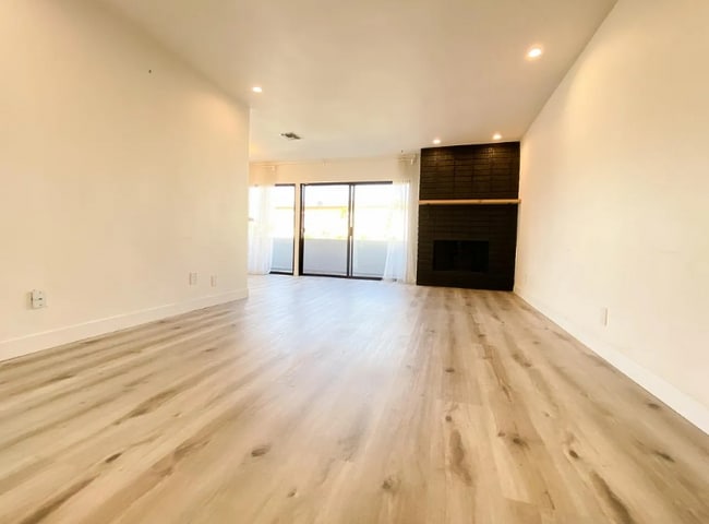 Foto del edificio - 3666 Greenfield Ave