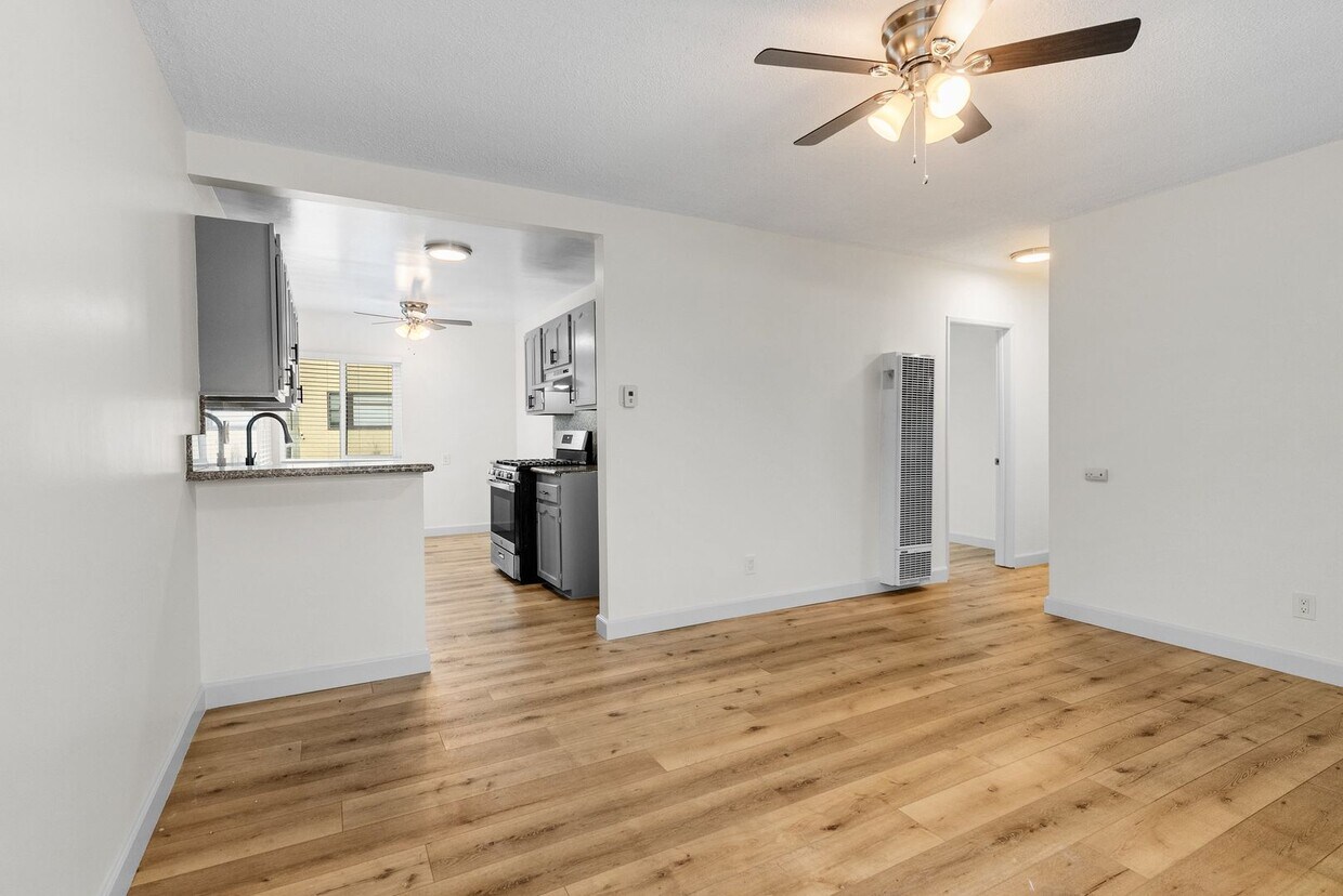 Foto principal - 1335 Stanley Ave