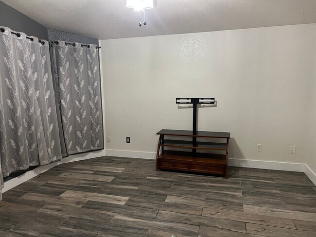 Foto del edificio - Solar Panels included on the 3 bedroom 2 b...