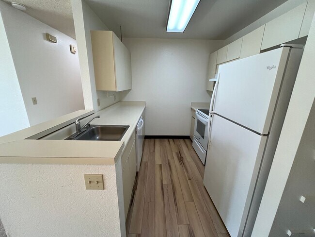 Foto del edificio - Villages at Waipio (Waipahu) -  2nd Story Townhouse, 1 1/2 bathrooms and 2 parking stalls