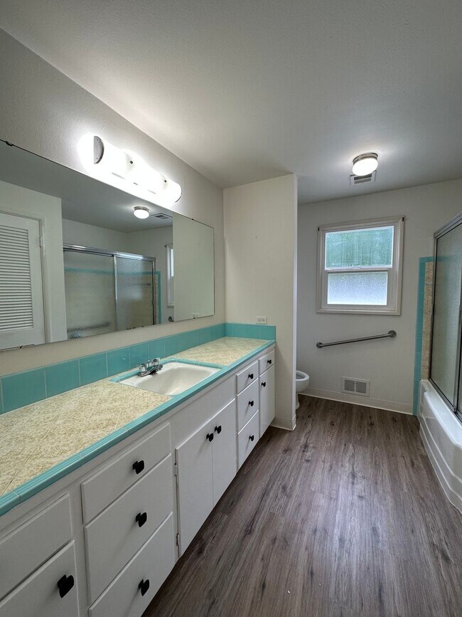 Foto del edificio - Move in Special! Beautifuly Renovated 4 Be...