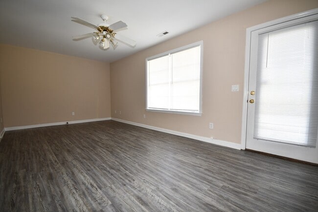 Building Photo - 2135 Jenkins Rd
