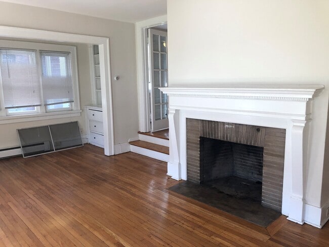 Building Photo - 608 Elmwood Ave