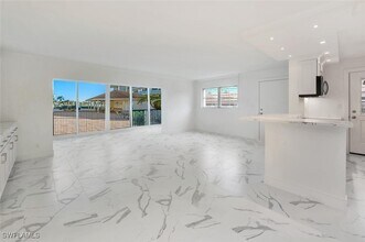 Building Photo - 222 Harbour Dr