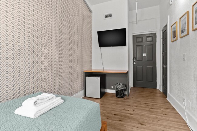 Building Photo - 424 2nd St N