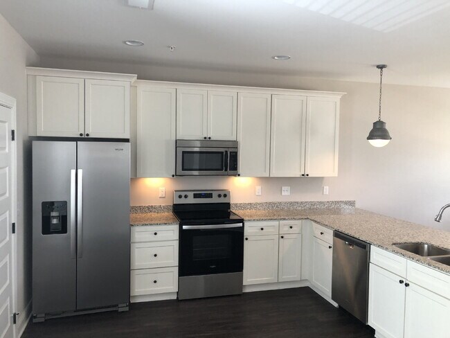 Foto del edificio - 3BD 2.5BA TOWNHOME CLOSE TO TTU FOR RENT