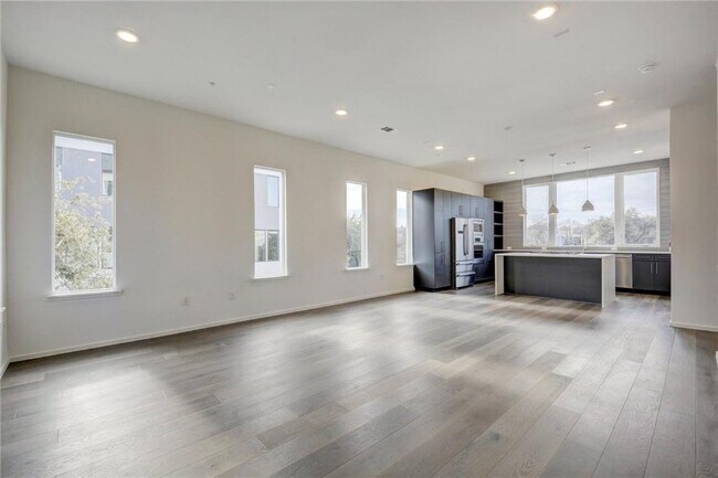 Building Photo - 3100 Menchaca Rd