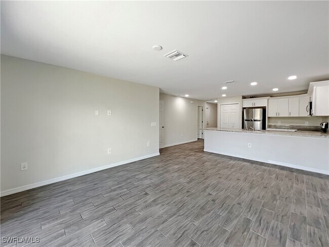 Building Photo - 1304 W 12th St