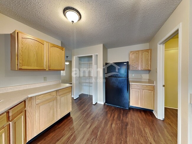 Foto del edificio - 1221 Redwood Dr