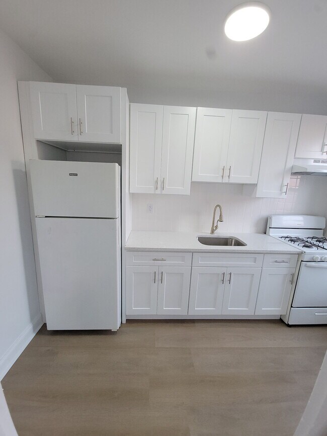 Building Photo - 1522 Beach Ave