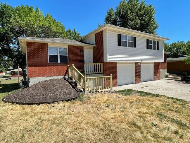 Building Photo - 706 NE Orchard Dr