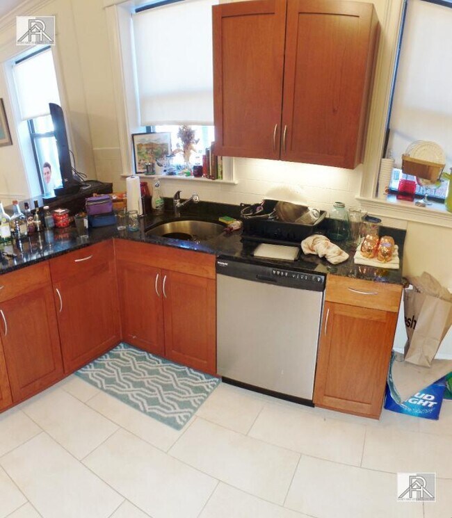 Foto del edificio - 4 bedroom in Allston MA 02134