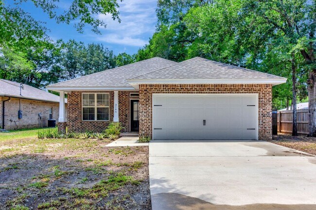 Building Photo - For Rent: Stunning 4 Bedroom, 2 Bath Craft...