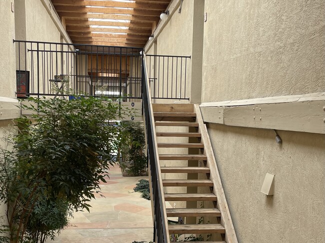 Building Photo - 157 Calle Ojo Feliz