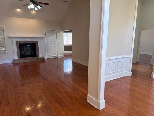Building Photo - Wonderful brick ranch in Evans