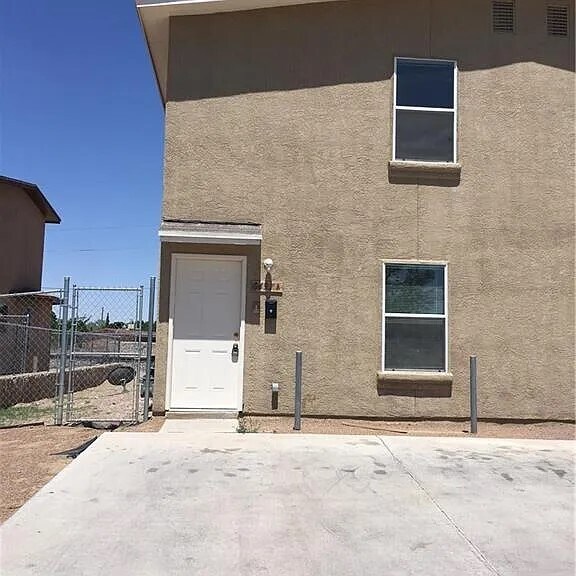 Primary Photo - 8497 Roseway Dr