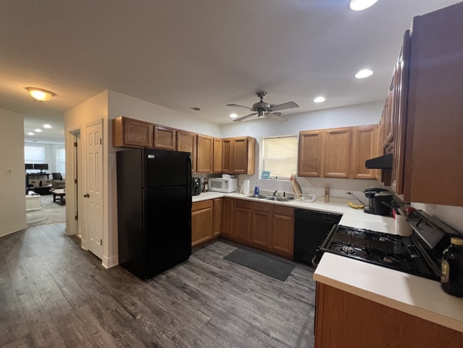 Foto del edificio - 1507 W Henderson St