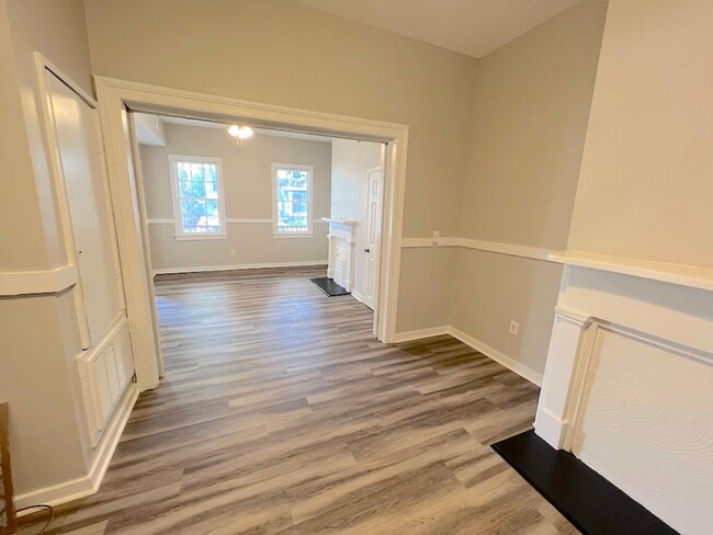 Foto del edificio - 3 BED | 2 BATH | VICTORIAN DISTRICT