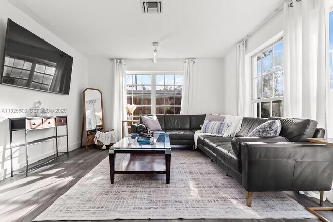 Foto del edificio - 909 NE 7th St