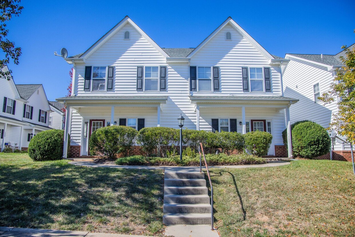 Comfort, Convenience, and Community Living... - Comfort, Convenience, and Community Living...