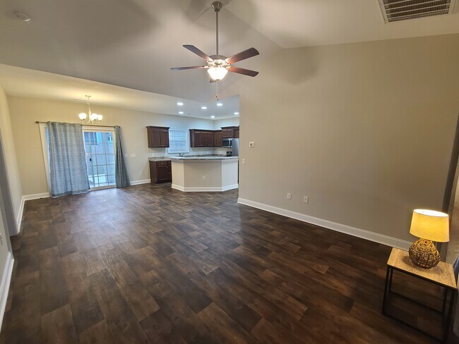 Foto del edificio - 129 Baylee Cir