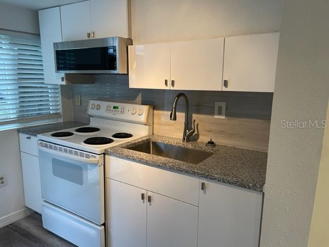 Foto del edificio - 905 Lake Emerald Dr