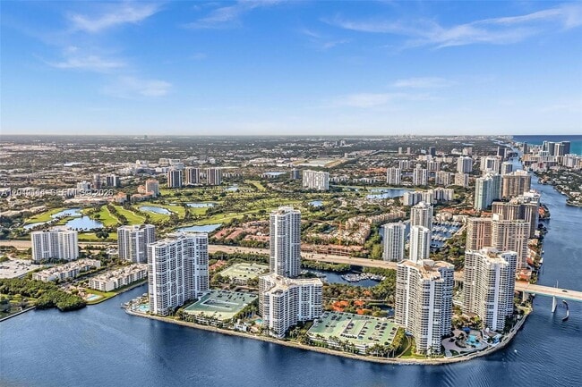 Foto del edificio - 3530 Mystic Pointe Dr