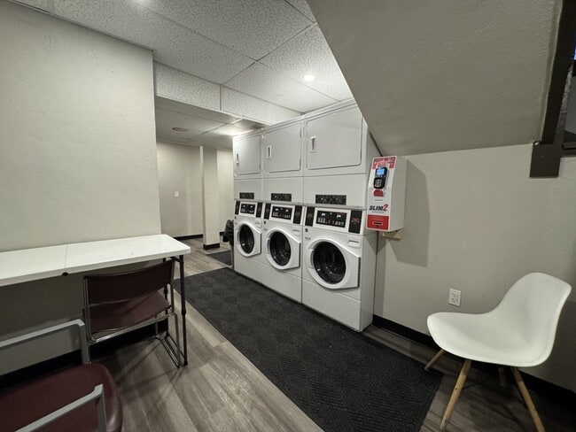 Building Photo - 8 Langmaid Ave