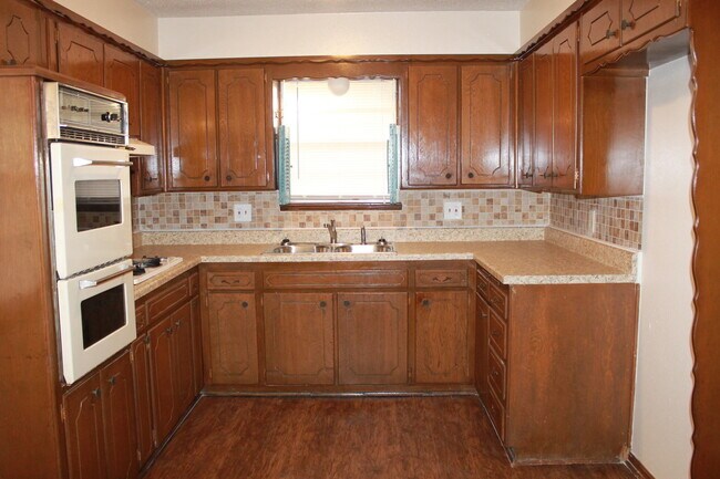 Foto del edificio - Move in Special!!  $500 off 2nd Month's rent!