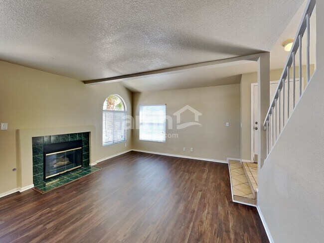 Foto del edificio - 8005 Sandmark Dr